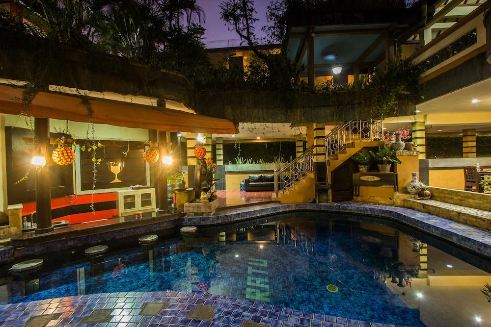 Sri Ratu Hotel Legian  Exterior photo