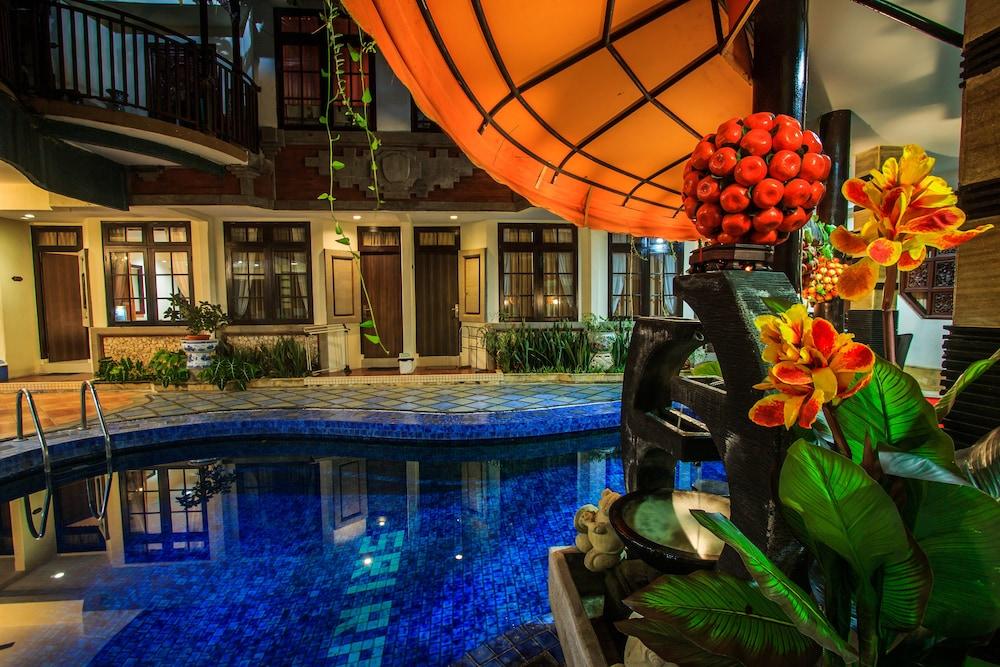 Sri Ratu Hotel Legian  Exterior photo