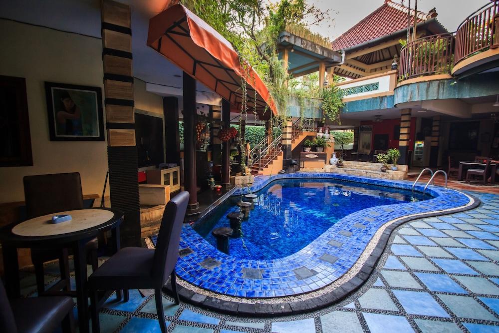Sri Ratu Hotel Legian  Exterior photo
