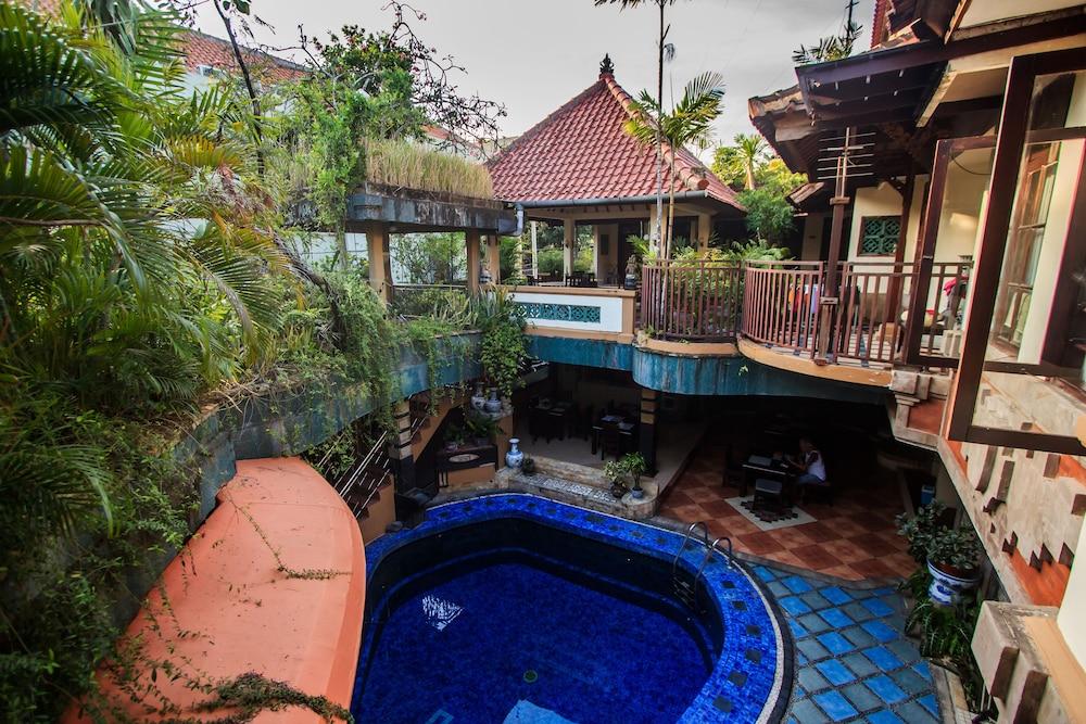 Sri Ratu Hotel Legian  Exterior photo