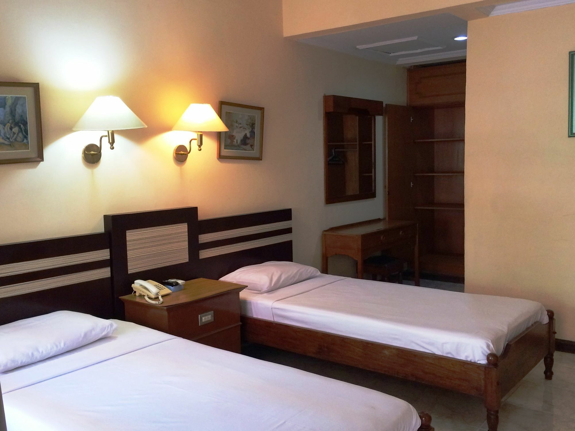 Sri Ratu Hotel Legian  Exterior photo